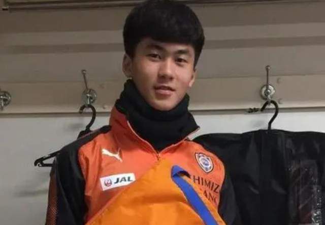阿隆索率勒沃库森18胜1平轰64球 德甲力压拜仁领跑欧联杯小组赛H组第5轮，勒沃库森客场2-0击败赫根，迎来各项赛事14连胜，继续刷新队史纪录。